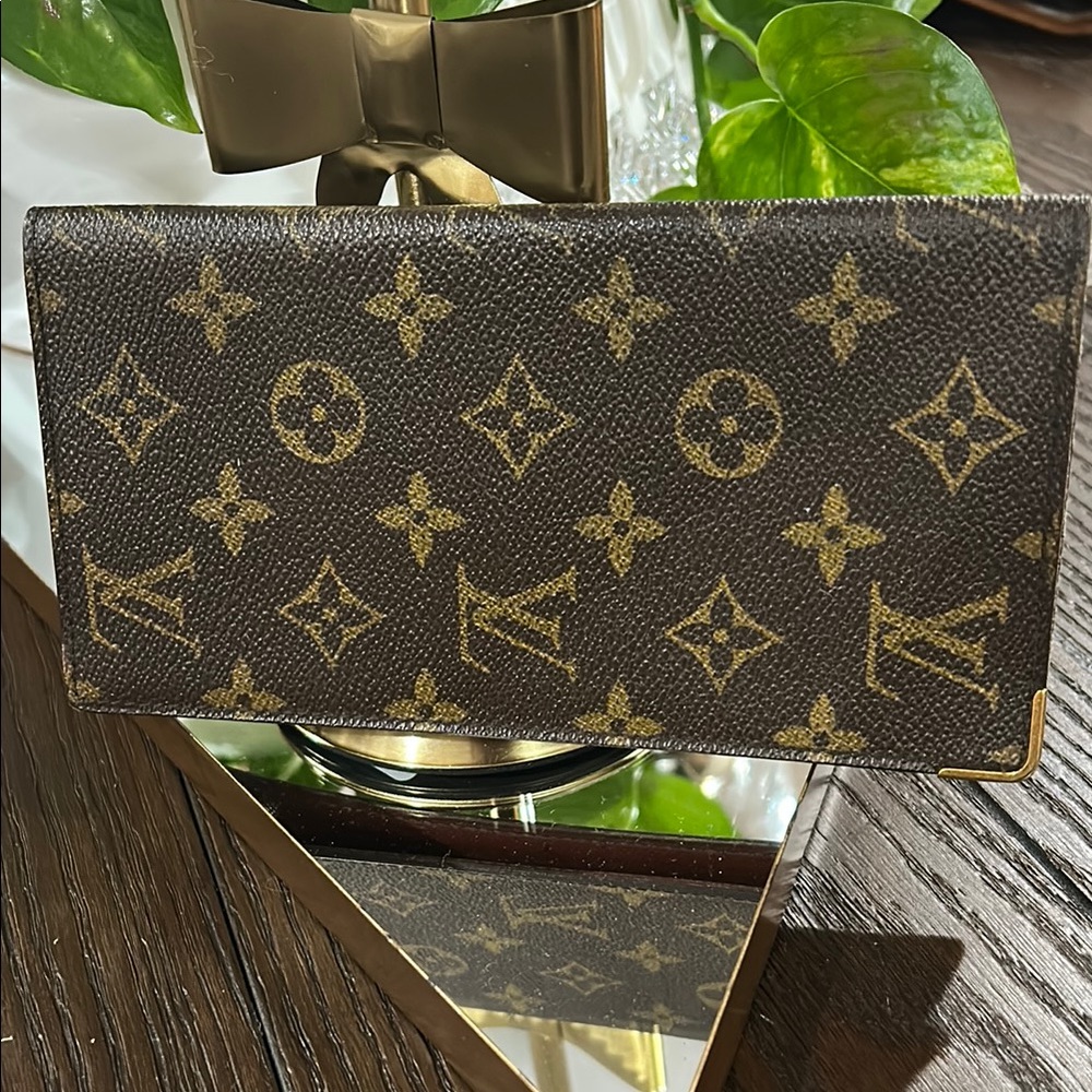 Louis Vuitton Monogram Canvas Porte-Billets 6 Cartes Credit Bi-fold Wallet